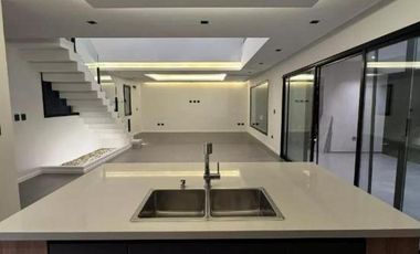 Casa en venta - 3 Dormitorios 4 Baños - Canning