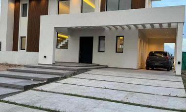 Casa en venta - 3 Dormitorios 4 Baños - Canning