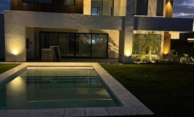 Casa en venta - 3 Dormitorios 4 Baños - Canning