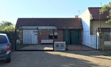 Casa en alquiler - 3 dormitorios 1 baño - 75mts2 - Tolosa, La Plata