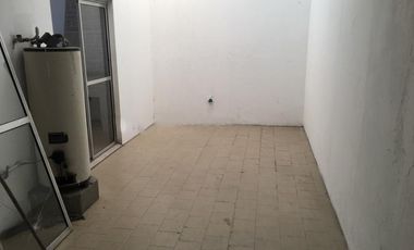 Casa en alquiler - 3 dormitorios 1 baño - 75mts2 - Tolosa, La Plata