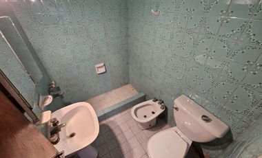 DEPARTAMENTO EN ALQUILER EN MORON SUR - 2 AMB C/ COCHERA CUBIERTA