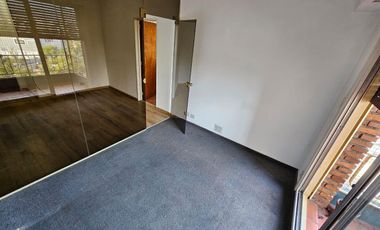 DEPARTAMENTO EN ALQUILER EN MORON SUR - 2 AMB C/ COCHERA CUBIERTA