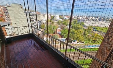 DEPARTAMENTO EN ALQUILER EN MORON SUR - 2 AMB C/ COCHERA CUBIERTA