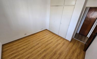 DEPARTAMENTO EN ALQUILER EN MORON SUR - 2 AMB C/ COCHERA CUBIERTA