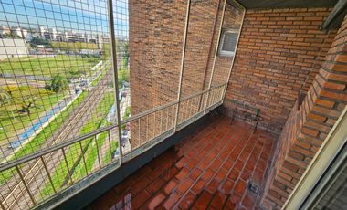 DEPARTAMENTO EN ALQUILER EN MORON SUR - 2 AMB C/ COCHERA CUBIERTA