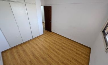 DEPARTAMENTO EN ALQUILER EN MORON SUR - 2 AMB C/ COCHERA CUBIERTA