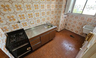 DEPARTAMENTO EN ALQUILER EN MORON SUR - 2 AMB C/ COCHERA CUBIERTA