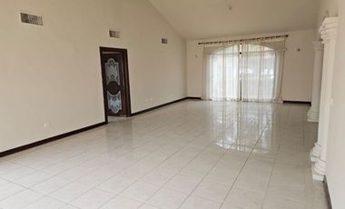 Casa en Renta  - Zona  Valle  Los Rios - San Pedro Garza Garcia, NL