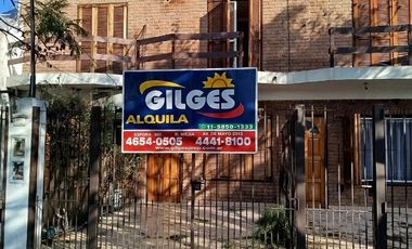 Triplex 4 Amb.  en Ramos Mejia  C/Ent. auto