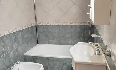 Triplex 4 Amb.  en Ramos Mejia  C/Ent. auto