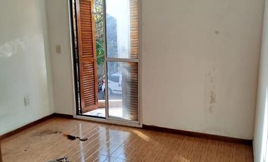 Triplex 4 Amb.  en Ramos Mejia  C/Ent. auto