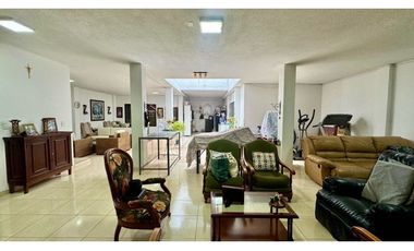 Casa amplia de dos pisos en venta - Barrio Las Mercedes Palmira Valle