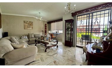Casa amplia de dos pisos en venta - Barrio Las Mercedes Palmira Valle