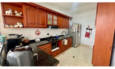 Casa amplia de dos pisos en venta - Barrio Las Mercedes Palmira Valle
