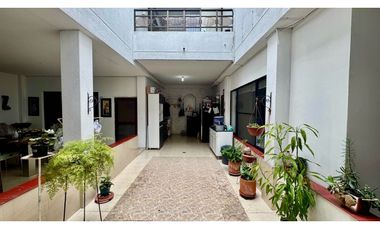 Casa amplia de dos pisos en venta - Barrio Las Mercedes Palmira Valle