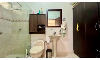 Casa amplia de dos pisos en venta - Barrio Las Mercedes Palmira Valle