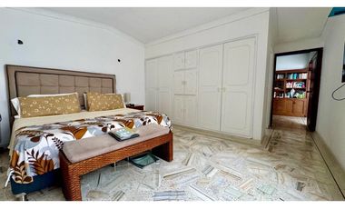 Casa amplia de dos pisos en venta - Barrio Las Mercedes Palmira Valle