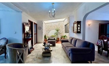 Casa amplia de dos pisos en venta - Barrio Las Mercedes Palmira Valle