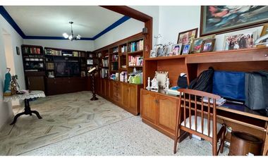 Casa amplia de dos pisos en venta - Barrio Las Mercedes Palmira Valle