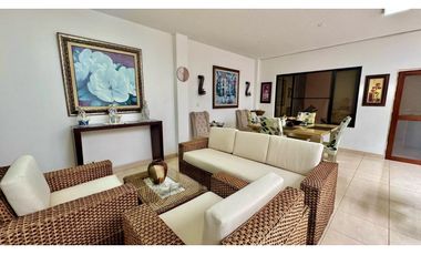 Casa amplia de dos pisos en venta - Barrio Las Mercedes Palmira Valle