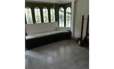 ARRIENDO CASA GRANDE EN SANTABARBARA ORIENTAL CARRERA 4° BOGOTA COL