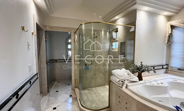 RESIDENCIA EN VENTA EN BUGAMBILIAS, ZAPOPAN
