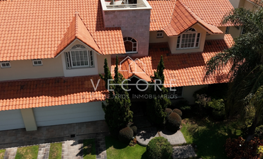 RESIDENCIA EN VENTA EN BUGAMBILIAS, ZAPOPAN