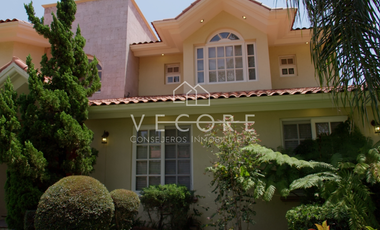 RESIDENCIA EN VENTA EN BUGAMBILIAS, ZAPOPAN