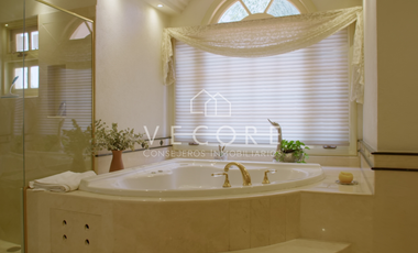 RESIDENCIA EN VENTA EN BUGAMBILIAS, ZAPOPAN