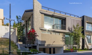 CASA DE LUJO NUEVA EN PUERTA DEL BOSQUE EN VENTA