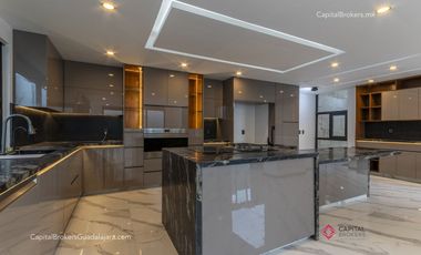 CASA DE LUJO NUEVA EN PUERTA DEL BOSQUE EN VENTA