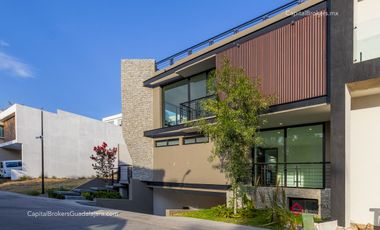 CASA DE LUJO NUEVA EN PUERTA DEL BOSQUE EN VENTA