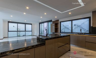 CASA DE LUJO NUEVA EN PUERTA DEL BOSQUE EN VENTA