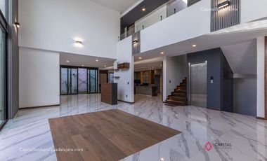 CASA DE LUJO NUEVA EN PUERTA DEL BOSQUE EN VENTA