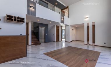 CASA DE LUJO NUEVA EN PUERTA DEL BOSQUE EN VENTA