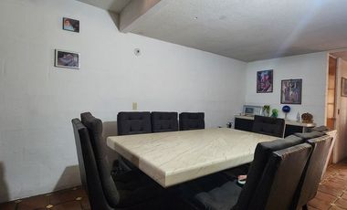Casa de 3 pisos con Baño en planta baja y espacios generosos en Villa Santin