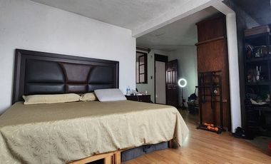 Casa de 3 pisos con Baño en planta baja y espacios generosos en Villa Santin