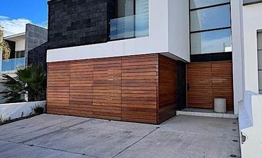 Oportunidad¡¡ Casa en Venta Fracc. Bosques del Valle con Paneles Solares, Eragu