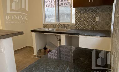 VENTA DE CASA CON RECAMARA EN PLANTA BAJA Y AMPLIO PATIO TRASERO