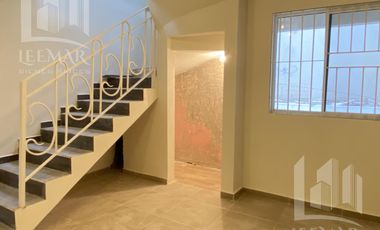 VENTA DE CASA CON RECAMARA EN PLANTA BAJA Y AMPLIO PATIO TRASERO