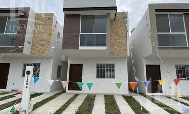 Casa  Nuevas en  venta, de 3 recamaras y 2.5 baños, en fracc. Floresta