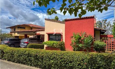 Amplia casa de una planta en Hato Pintado