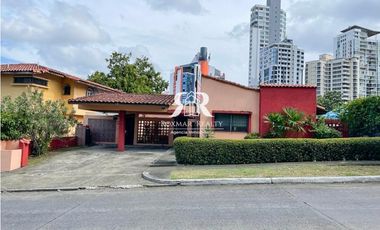 Amplia casa en Hato Pintado de 655m2