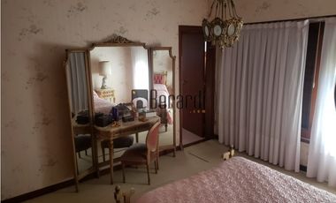 GRAN CHALET 5 AMB 291m2 cub. 680m2 de terreno