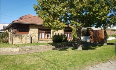 GRAN CHALET 5 AMB 291m2 cub. 680m2 de terreno