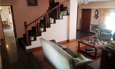 GRAN CHALET 5 AMB 291m2 cub. 680m2 de terreno