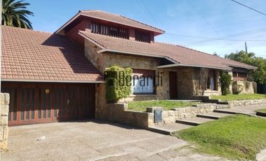 GRAN CHALET 5 AMB 291m2 cub. 680m2 de terreno