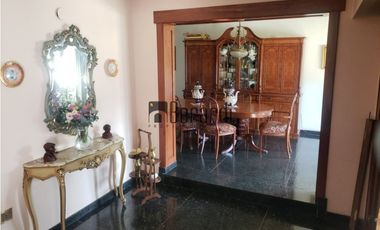 GRAN CHALET 5 AMB 291m2 cub. 680m2 de terreno
