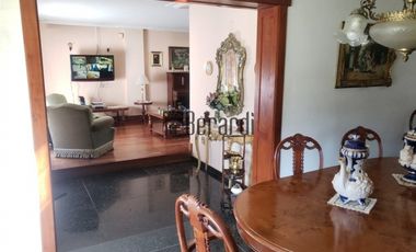 GRAN CHALET 5 AMB 291m2 cub. 680m2 de terreno
